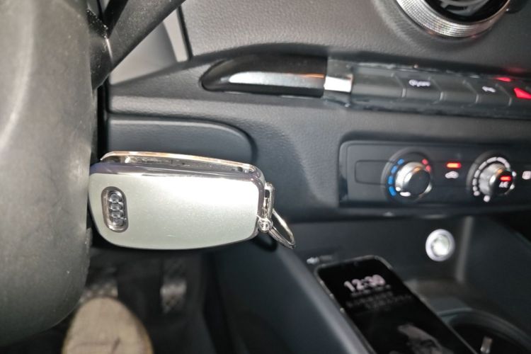 Audi A3 2019 car image #9