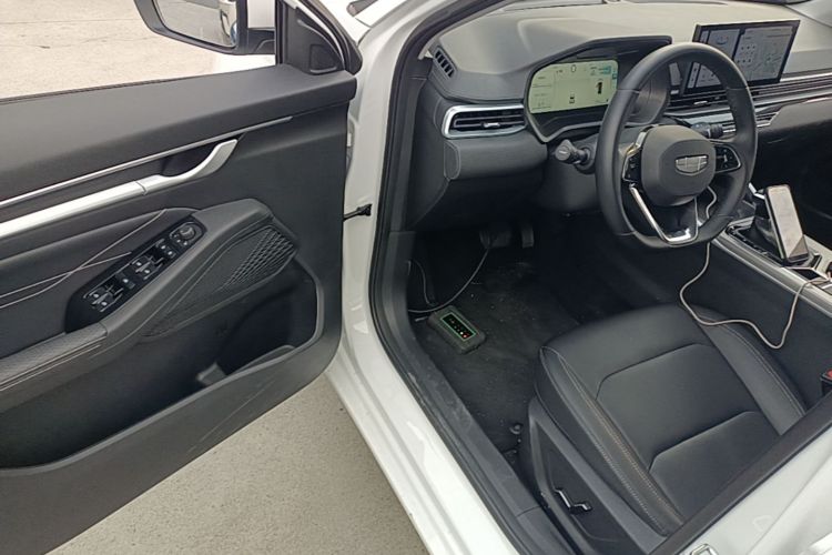 GEELY Emgrand 2025 #16 GEELY Emgrand 2025 car image #16
