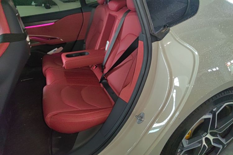 MI SU7 2024 car image #17