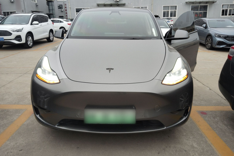 Tesla Model Y 2021 car image #3