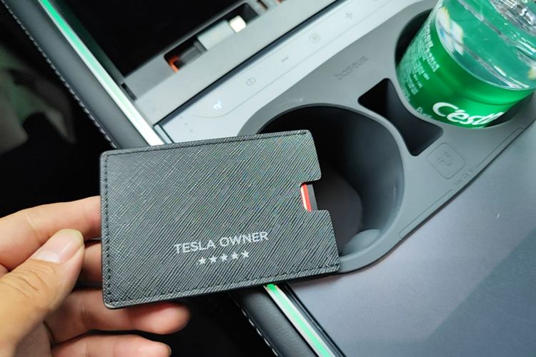 Tesla Model Y 2023 #9 Tesla Model Y 2023 car image #9