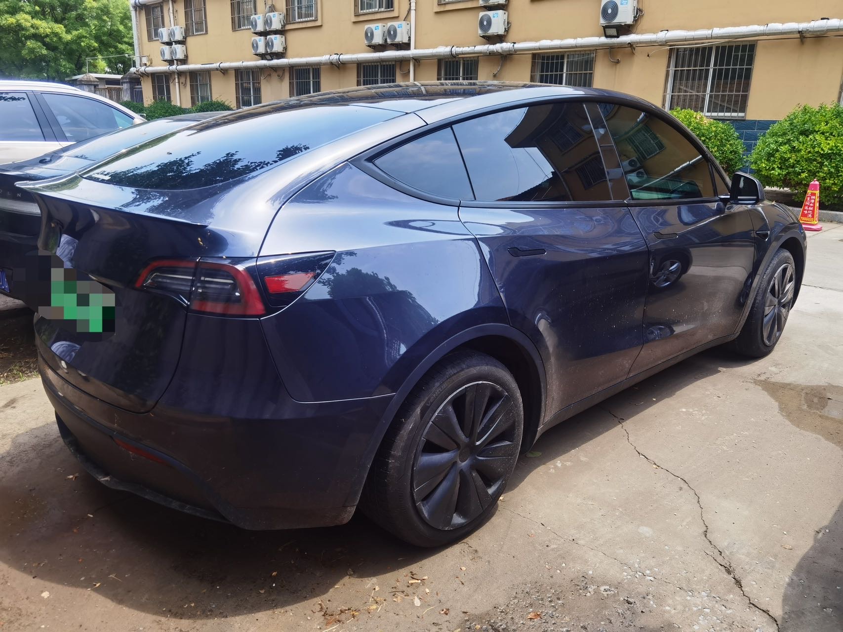 Tesla Model Y 2024 #4 Tesla Model Y 2024 car image #4