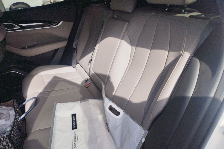 GEELY Boyue L 2025 image de voiture #10