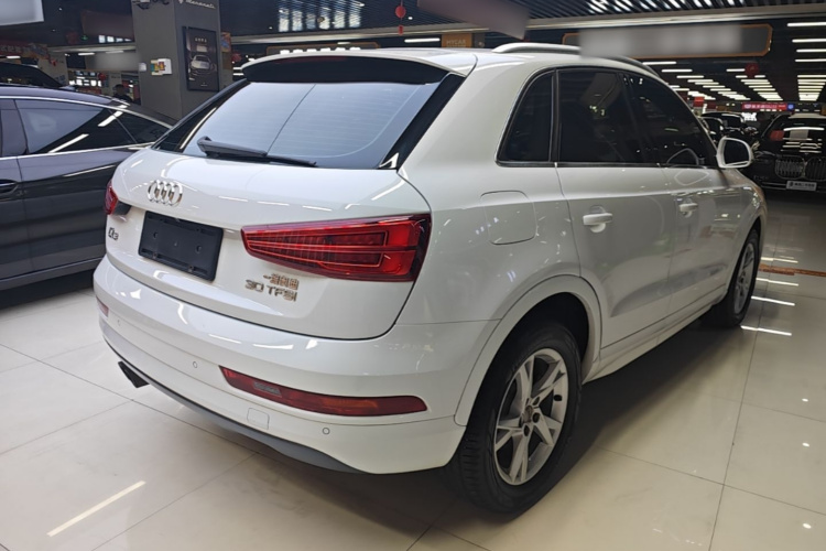 Audi Q3 2018 car image #5