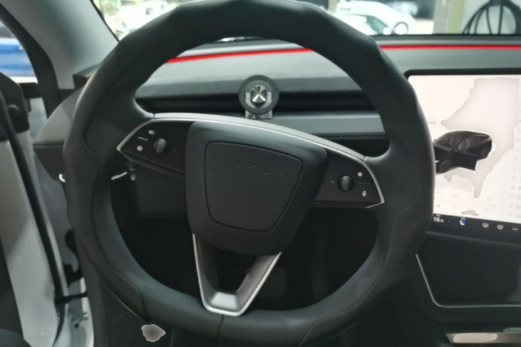 Tesla Model Y 2025 #11 Tesla Model Y 2025 car image #11