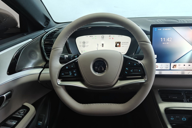 BYD Han 2025 car image #12
