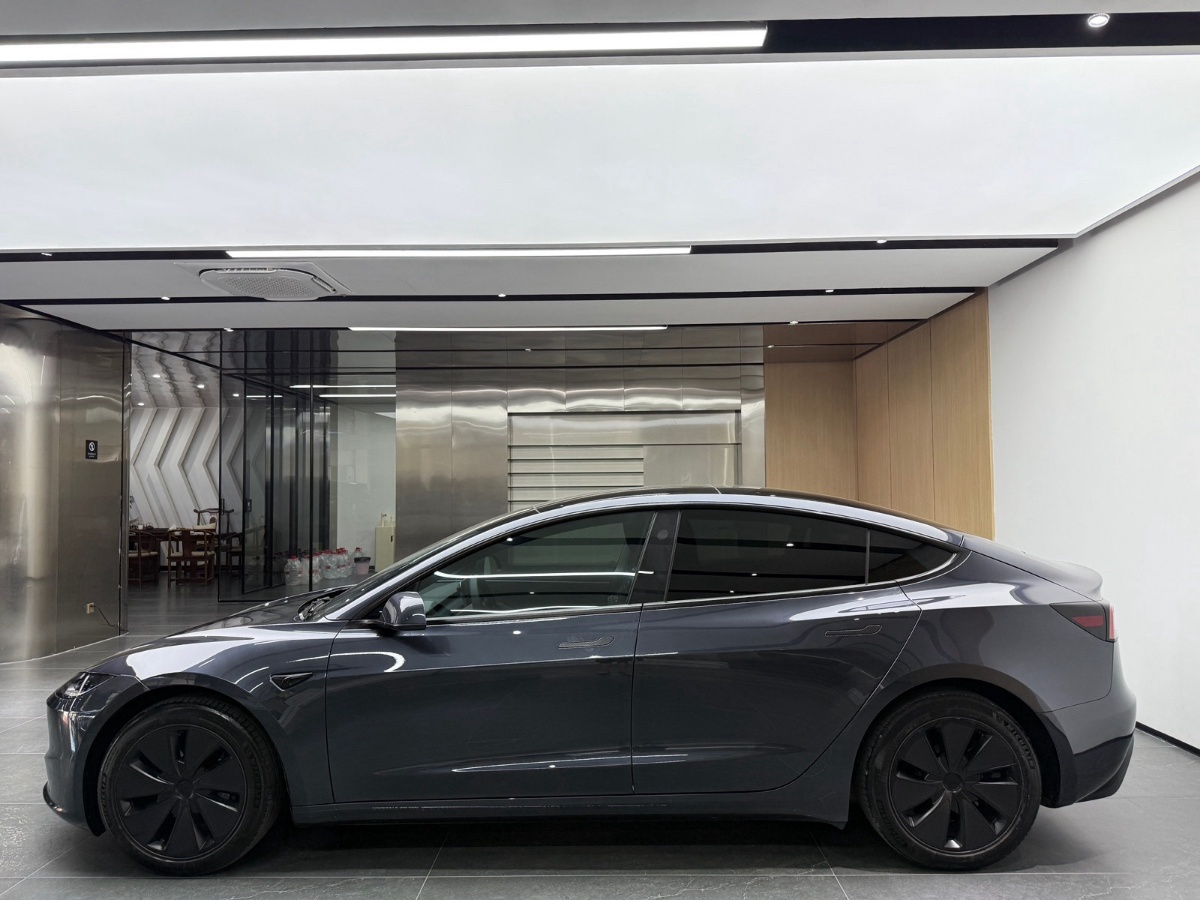 Tesla Model 3 2024 car image #2
