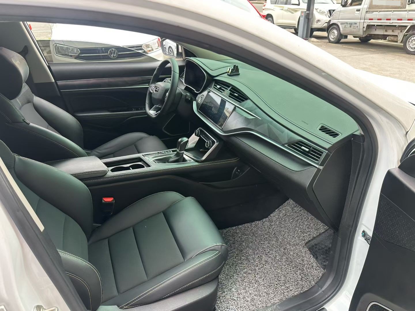 GEELY Binray 2021 car image #4