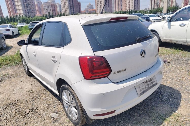 Volkswagen Polo 2015 car image #5
