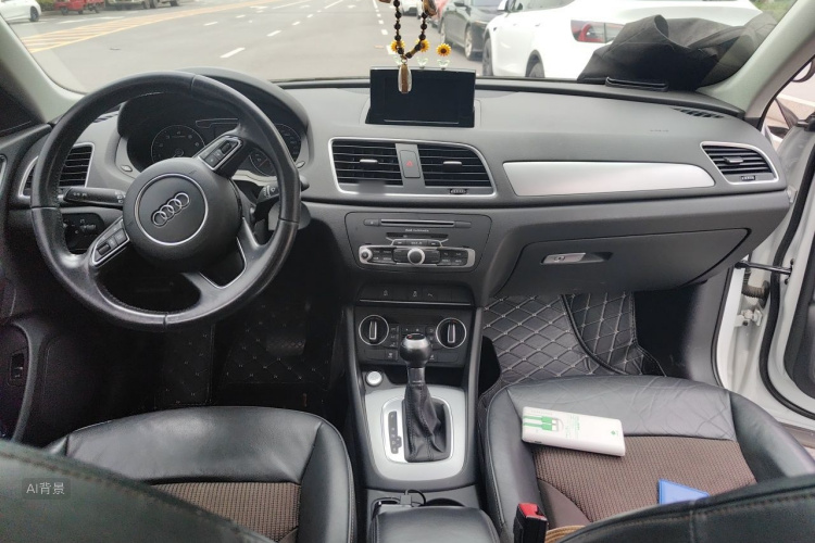 Audi Q3 2016 car image #11