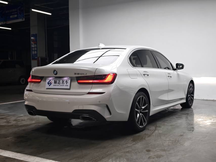 BMW 3 Series 2021 car image #11
