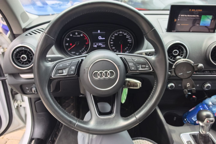 Audi A3 2018 car image #11