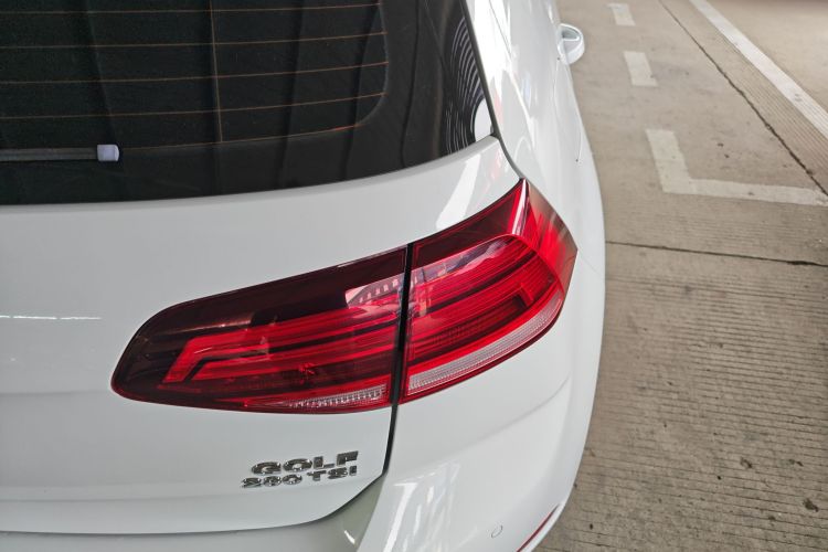 Volkswagen Golf 2018 imagem de carro #8