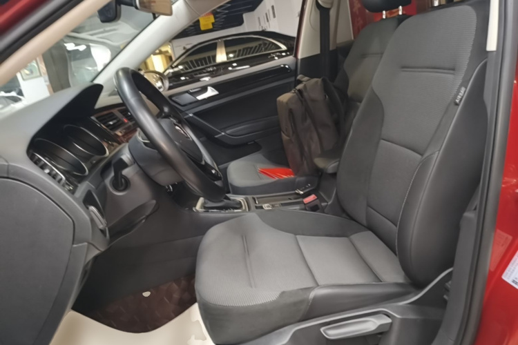 Volkswagen Golf 2018 car image #15