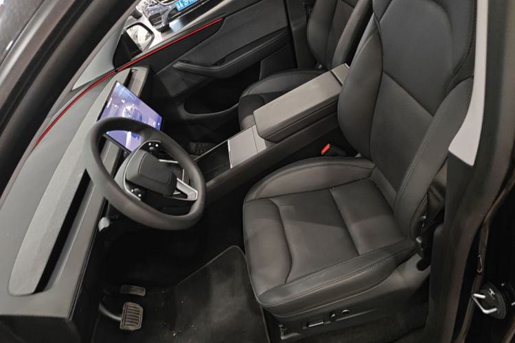 Tesla Model Y 2025 #15 Tesla Model Y 2025 car image #15