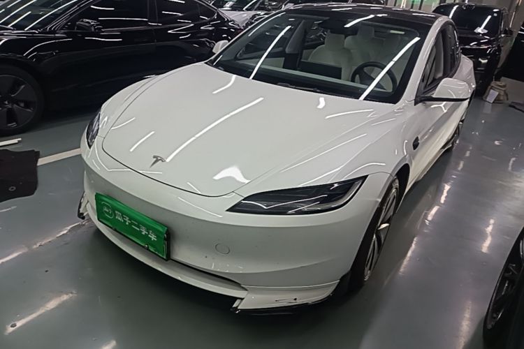 Tesla Model 3 2023 car image #2