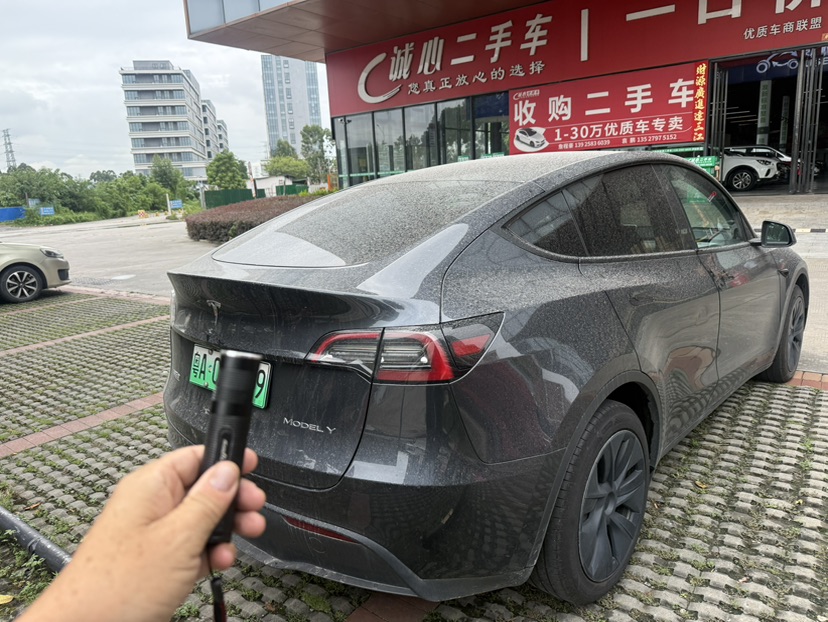 Tesla Model Y 2024 car image #2