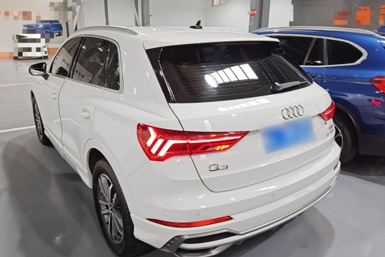 Audi Q3 2023 car image #5