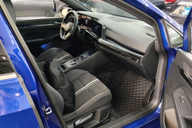 Volkswagen Golf 2021 car image #27