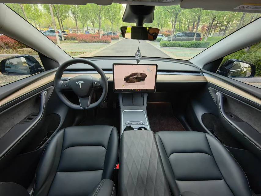 Tesla Model Y 2022 #4 Tesla Model Y 2022 car image #4