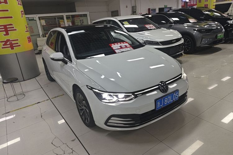 Volkswagen Golf 2023 car image #4