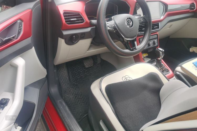 Volkswagen T-Cross 2022 car image #18