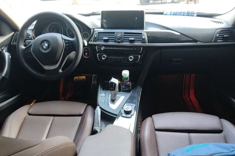 BMW 3 Series 2018 car image #10