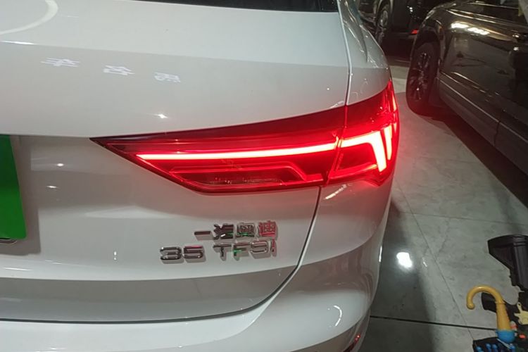 Audi Q3 2022 car image #8