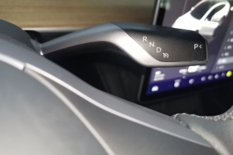 Tesla Model Y 2022 car image #14