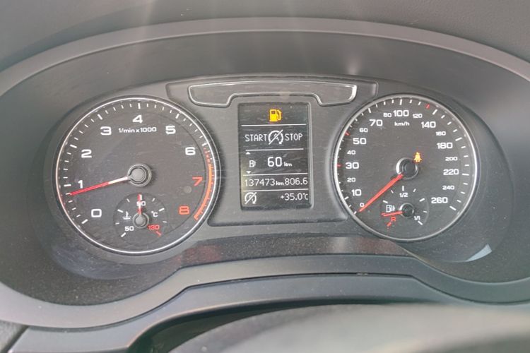 Audi Q3 2016 car image #12