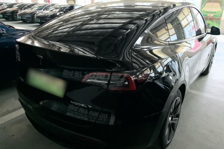 Tesla Model Y 2023 صورة سيارة #5
