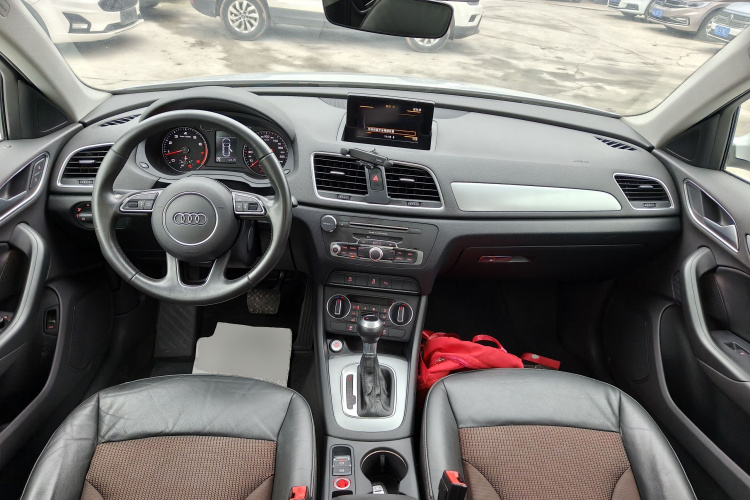 Audi Q3 2018 صورة سيارة #10