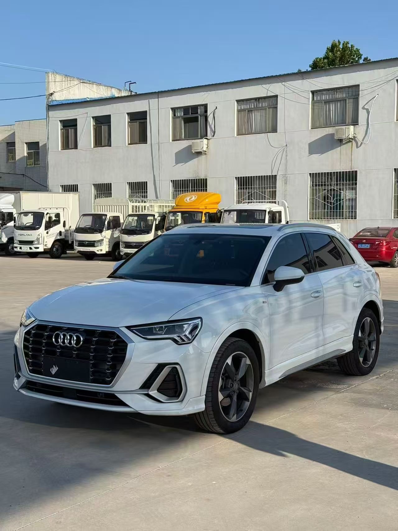 Audi Q3 2020 car image #3