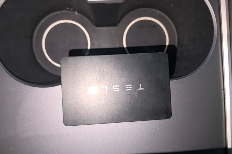 Tesla Model Y 2021 immagine di auto #9