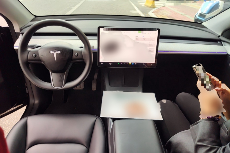 Tesla Model Y 2023 #12 Tesla Model Y 2023 car image #12