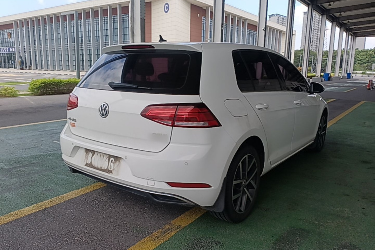 Volkswagen Golf 2020 immagine di auto #5