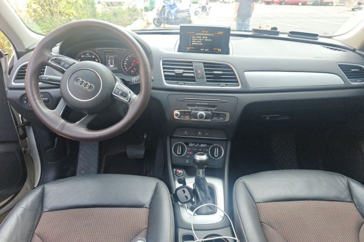 Audi Q3 2018 car image #7