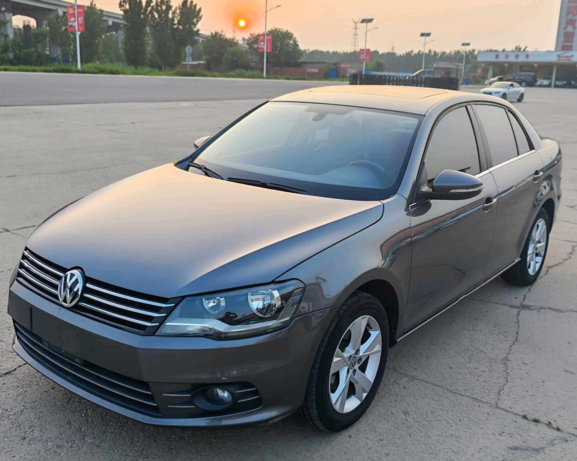 Volkswagen Bora 2013 car image 