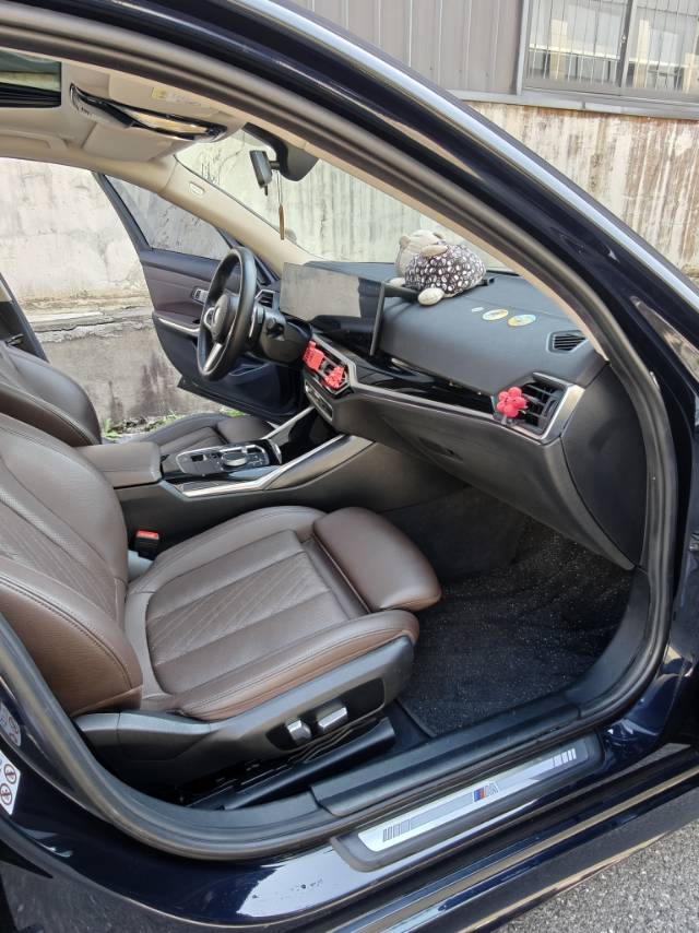 BMW 3 Series 2023 immagine di auto #7