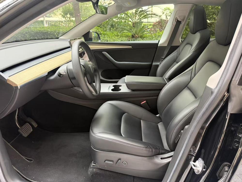 Tesla Model Y 2023 car image #14