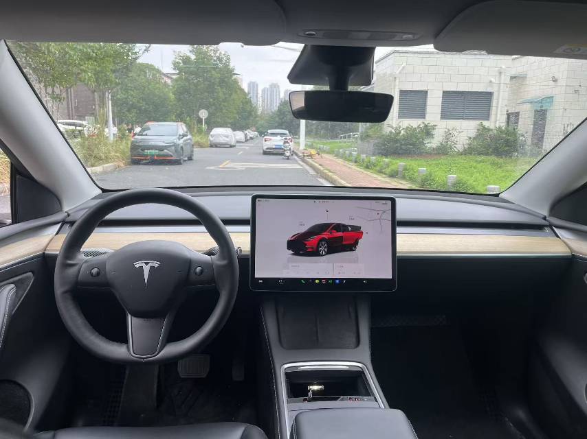 Tesla Model Y 2023 #10 Tesla Model Y 2023 car image #10