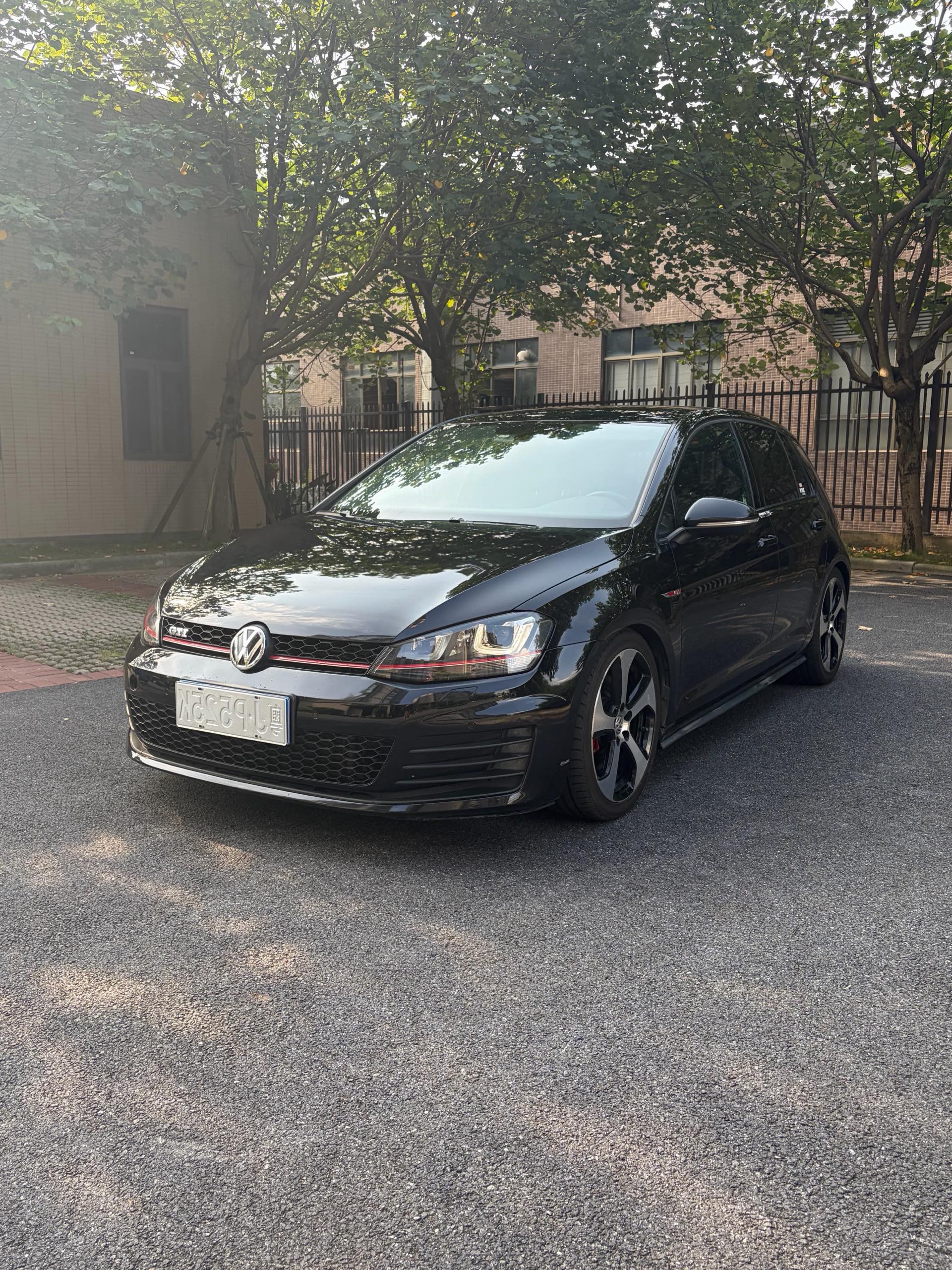 Volkswagen GolfGTI 2016 car image 