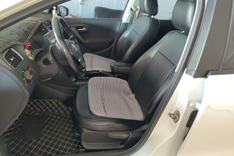 Volkswagen Polo 2019 car image #15