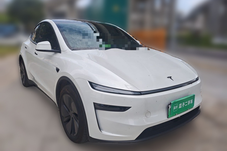 Tesla Model Y 2026 #4 Tesla Model Y 2026 car image #4
