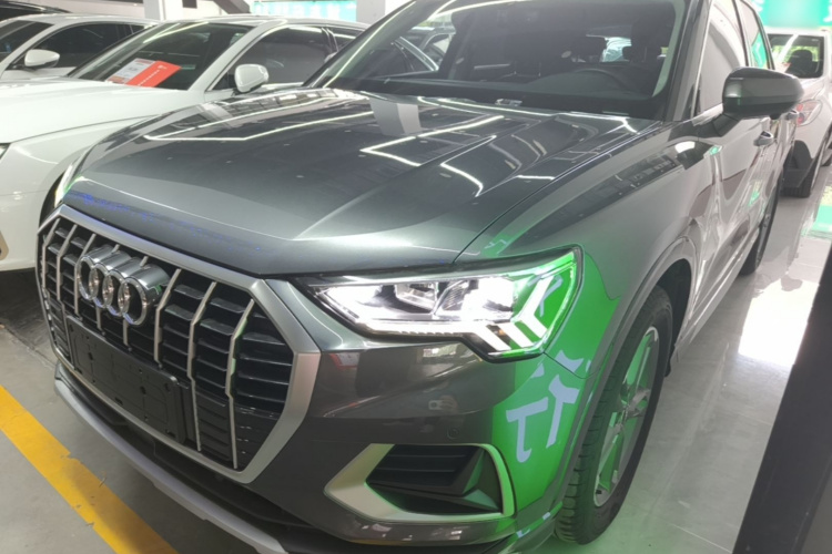 Audi Q3 2021 car image #2