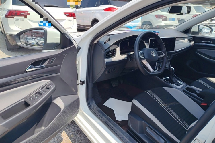 Volkswagen Bora 2024 car image #12