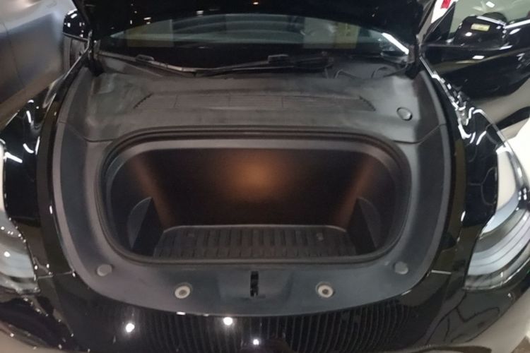 Tesla Model Y 2023 car image #20