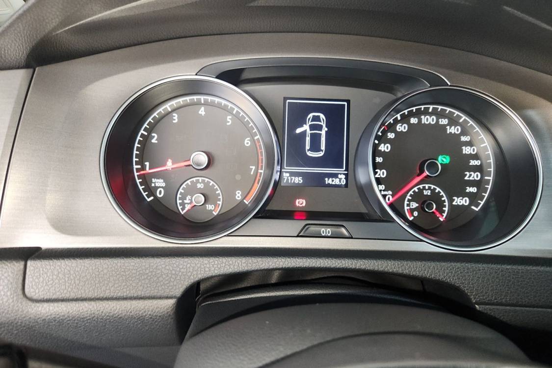 Volkswagen Golf 2017 car image #25
