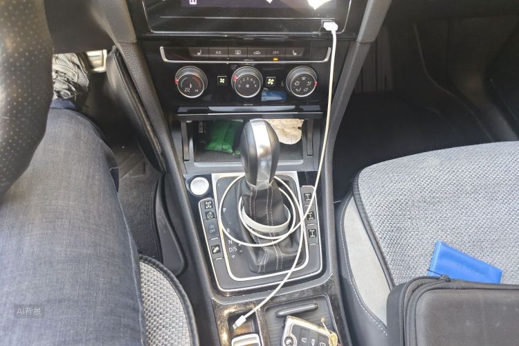 Volkswagen Golf 2020 car image #16