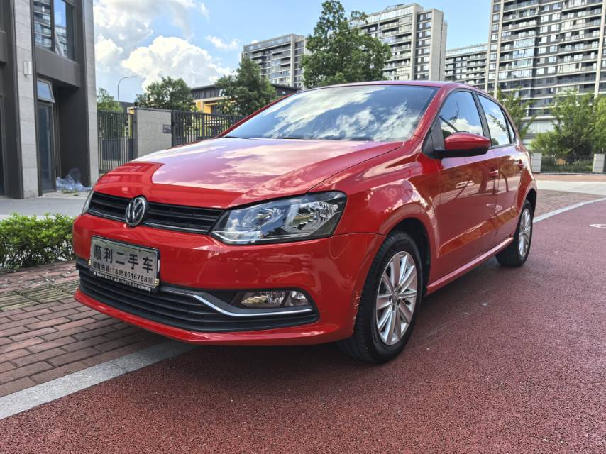 Volkswagen Polo 2015 car image 